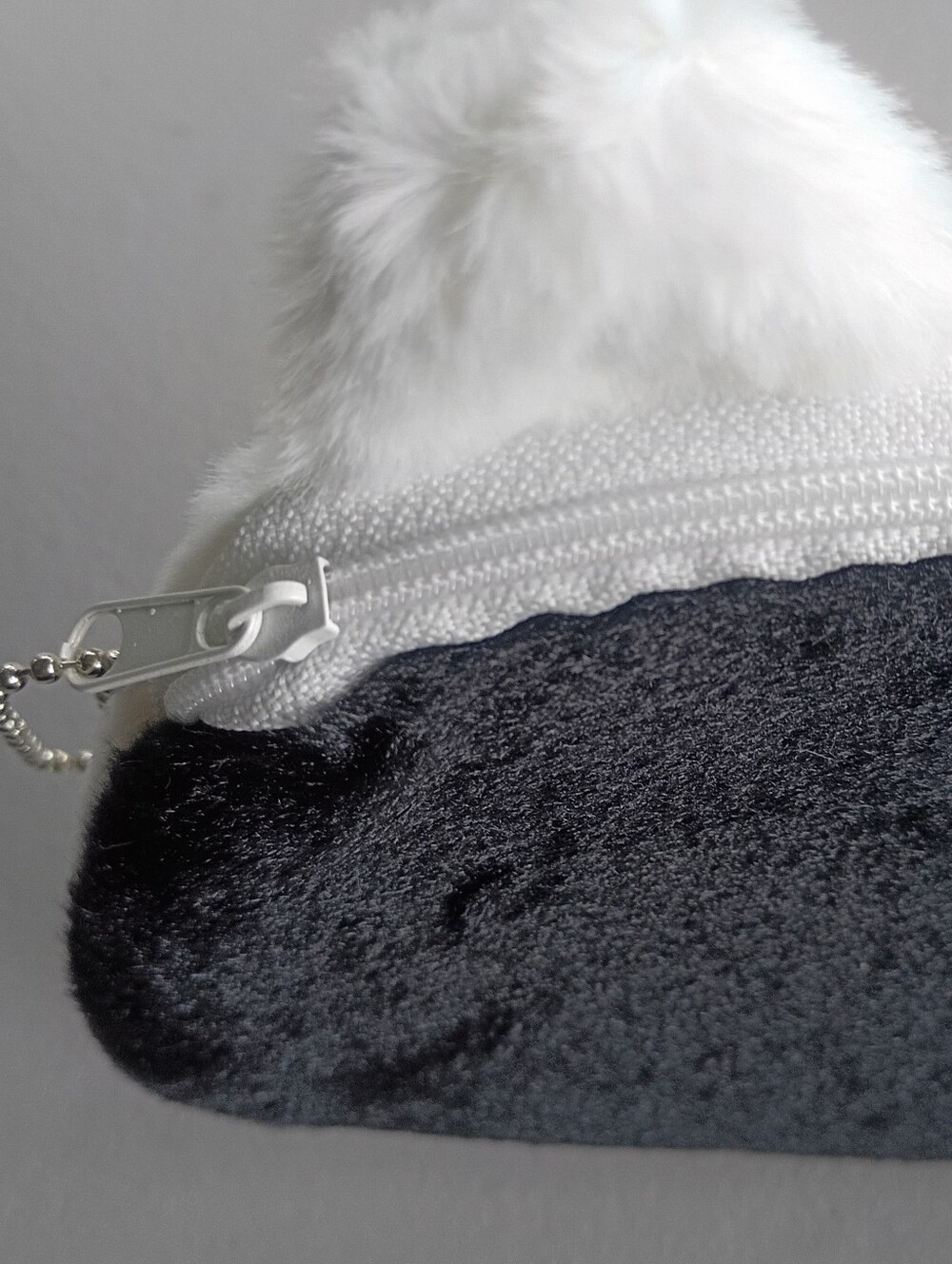 🌻 Cute Plush Black And White Zipper Handbag Pouch - Picture 5 of 7